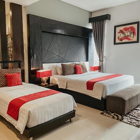 Prima Sr Hotel & Convention Yogyakarta Sleman  Buitenkant foto