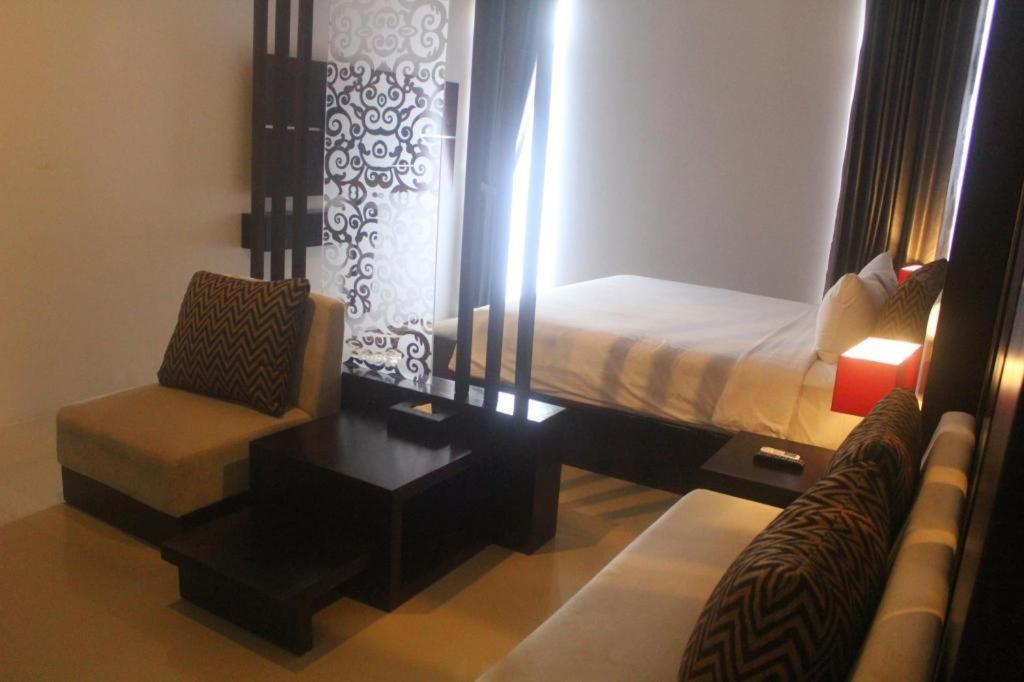 Prima Sr Hotel & Convention Yogyakarta Sleman  Buitenkant foto