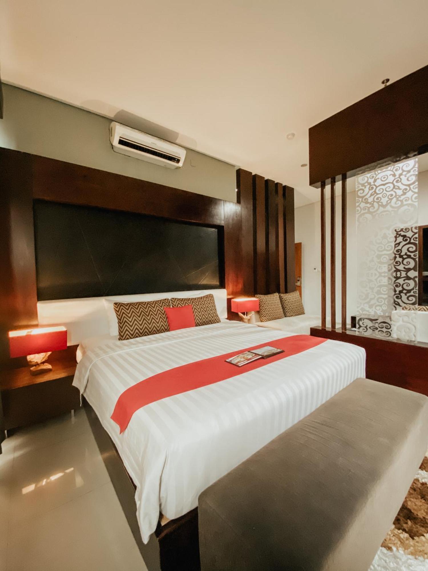 Prima Sr Hotel & Convention Yogyakarta Sleman  Buitenkant foto