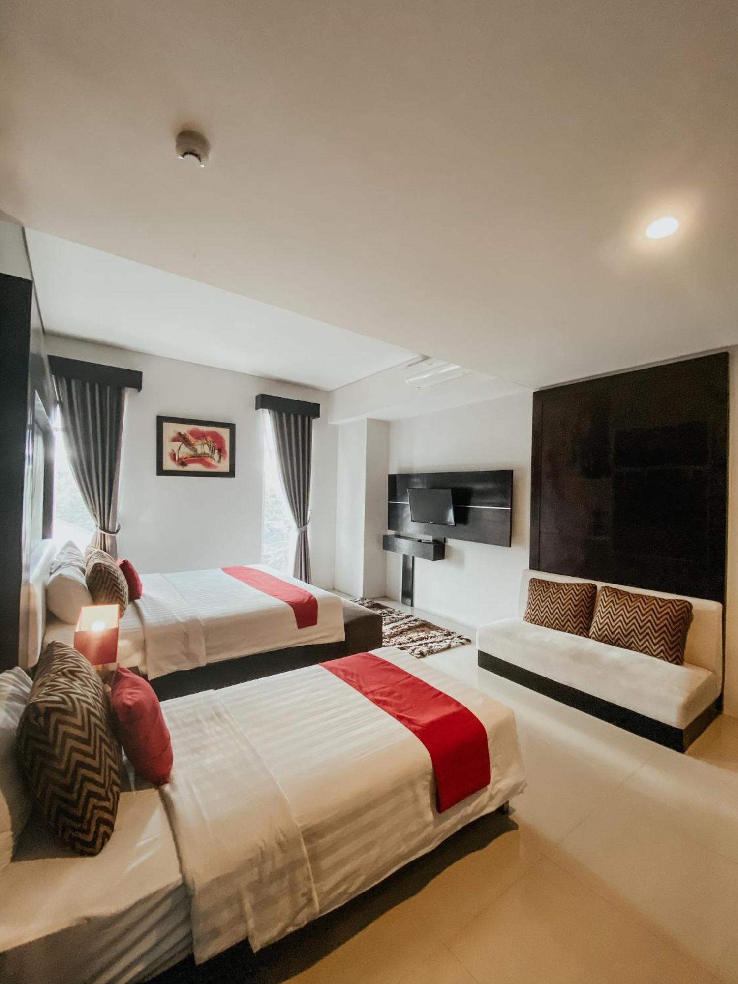 Prima Sr Hotel & Convention Yogyakarta Sleman  Buitenkant foto