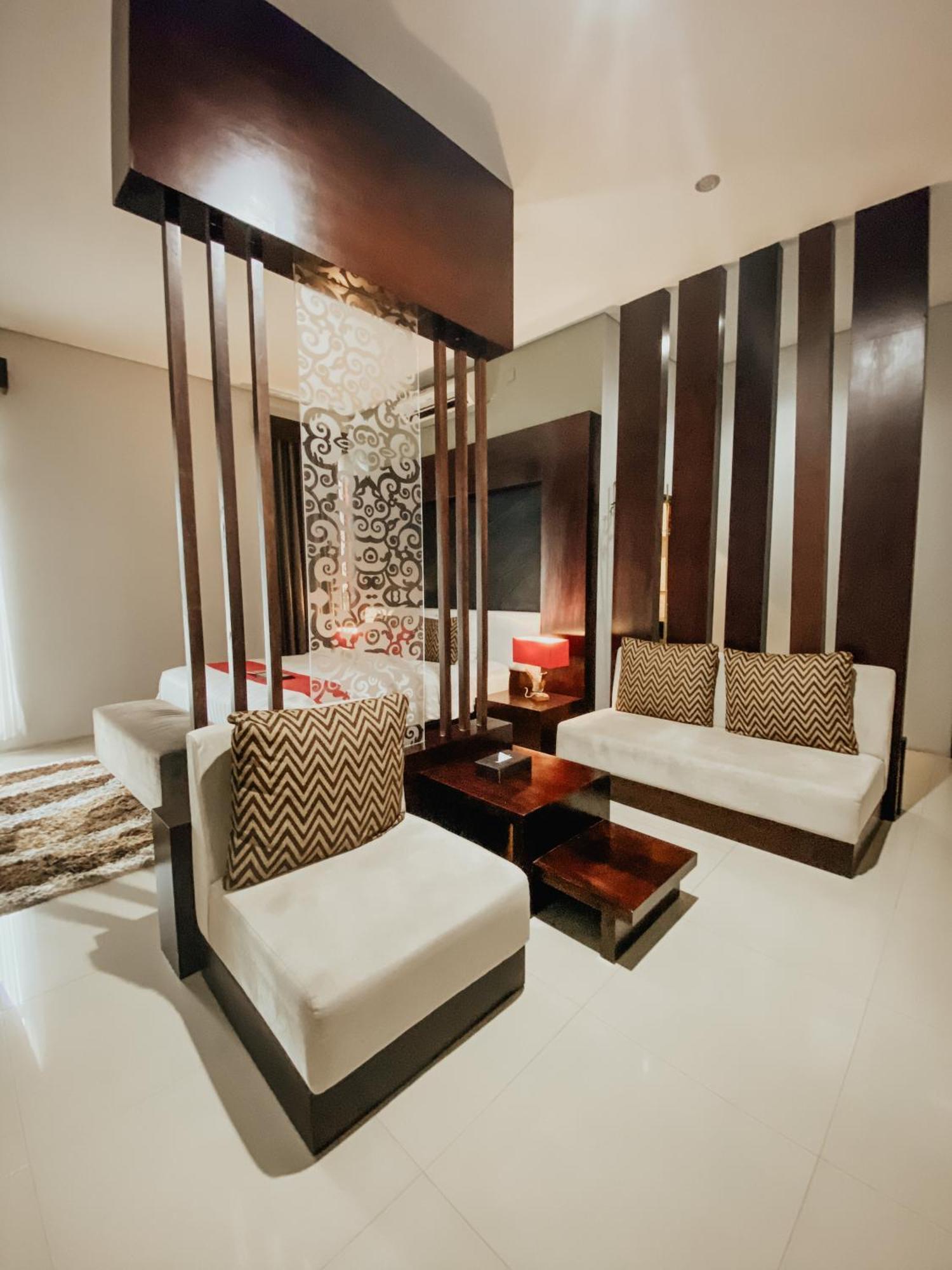Prima Sr Hotel & Convention Yogyakarta Sleman  Buitenkant foto