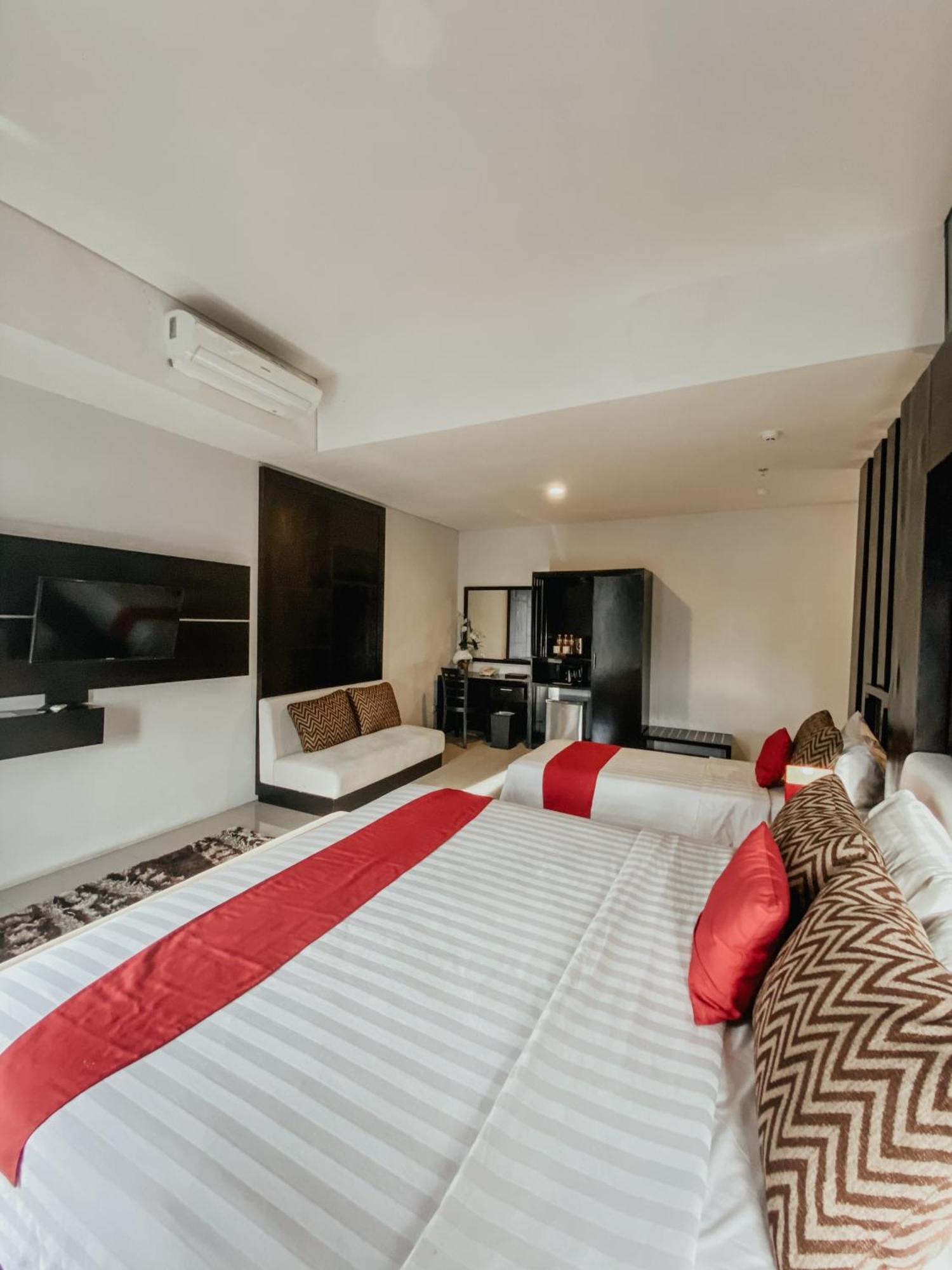 Prima Sr Hotel & Convention Yogyakarta Sleman  Buitenkant foto