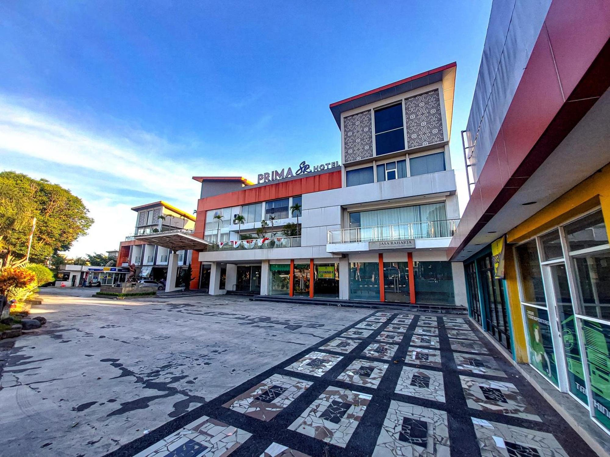 Prima Sr Hotel & Convention Yogyakarta Sleman  Buitenkant foto