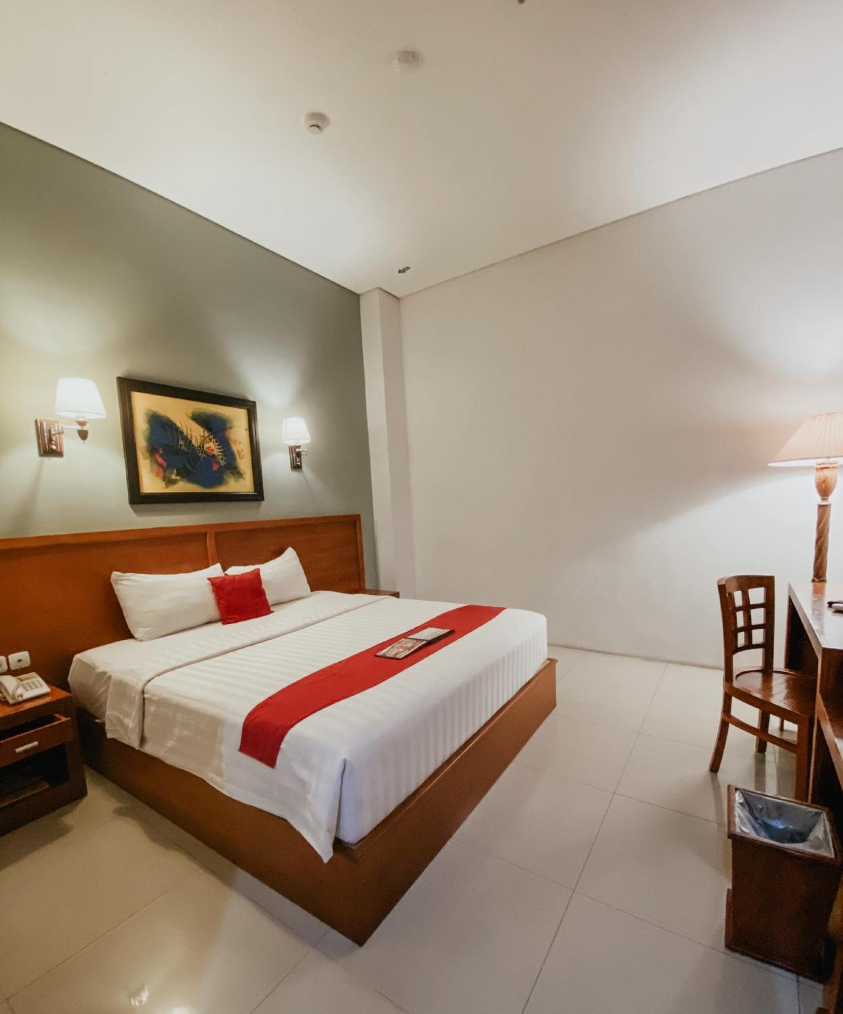 Prima Sr Hotel & Convention Yogyakarta Sleman  Buitenkant foto