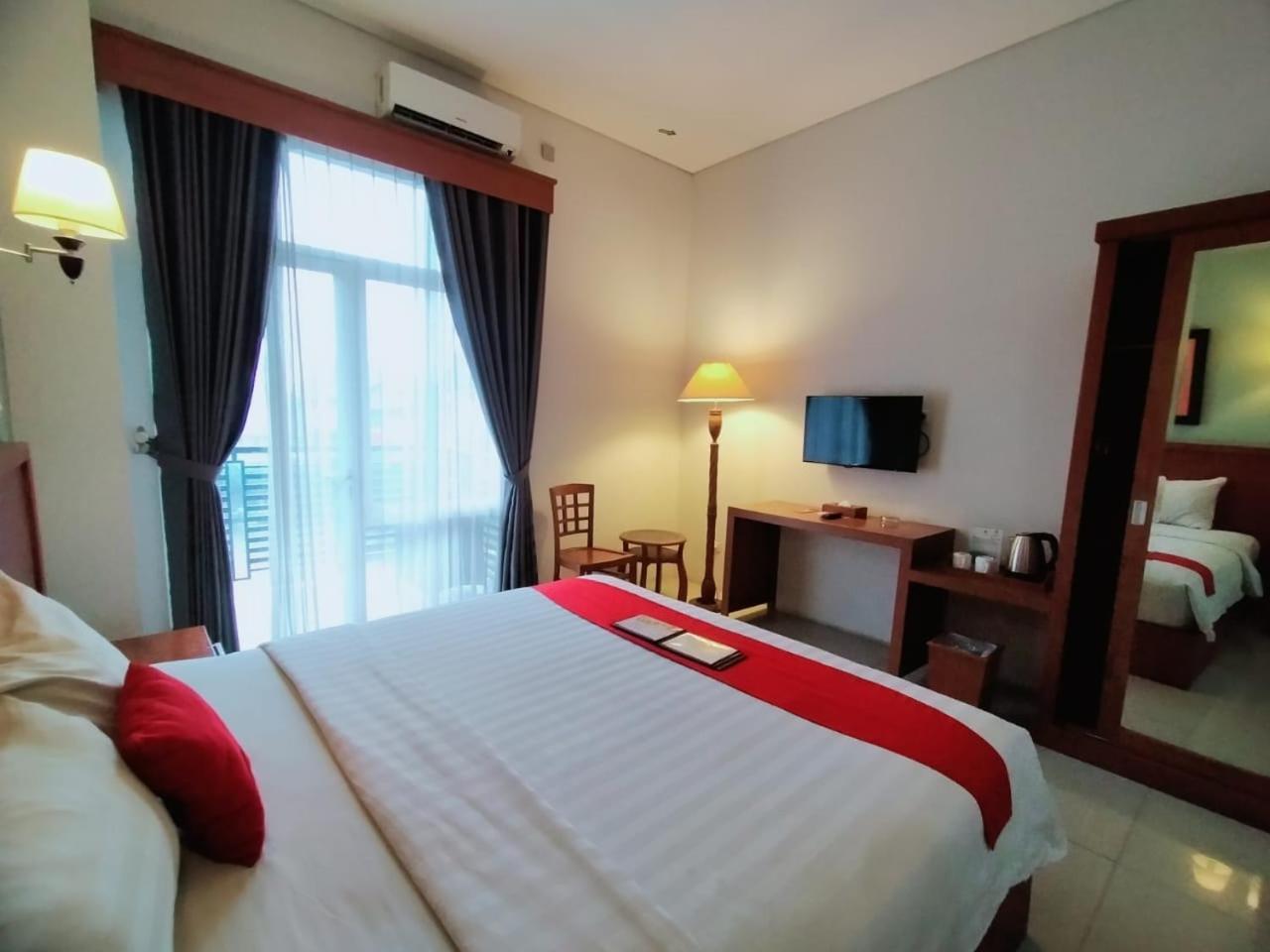 Prima Sr Hotel & Convention Yogyakarta Sleman  Buitenkant foto
