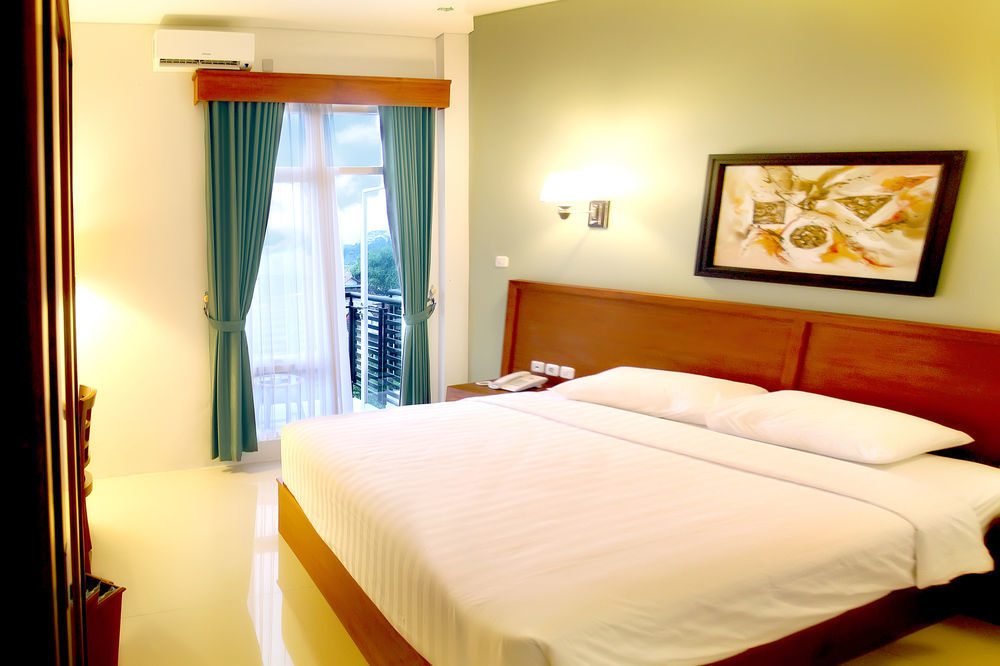 Prima Sr Hotel & Convention Yogyakarta Sleman  Buitenkant foto