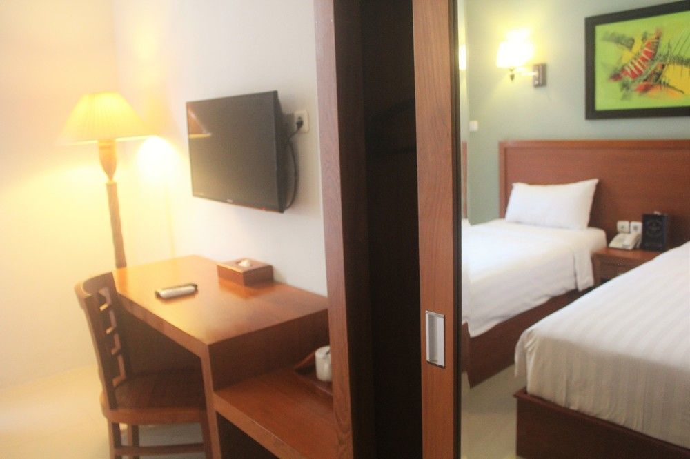 Prima Sr Hotel & Convention Yogyakarta Sleman  Buitenkant foto