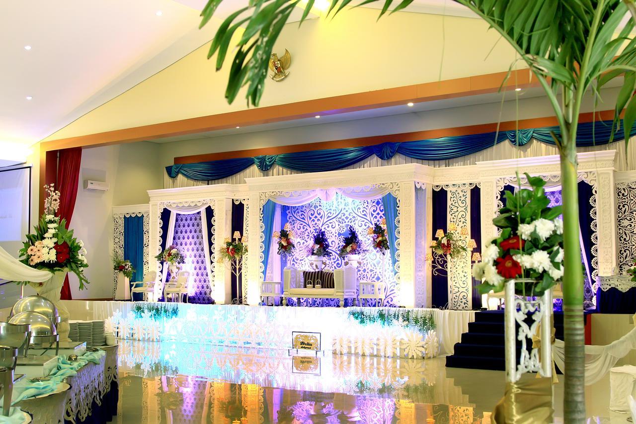 Prima Sr Hotel & Convention Yogyakarta Sleman  Buitenkant foto