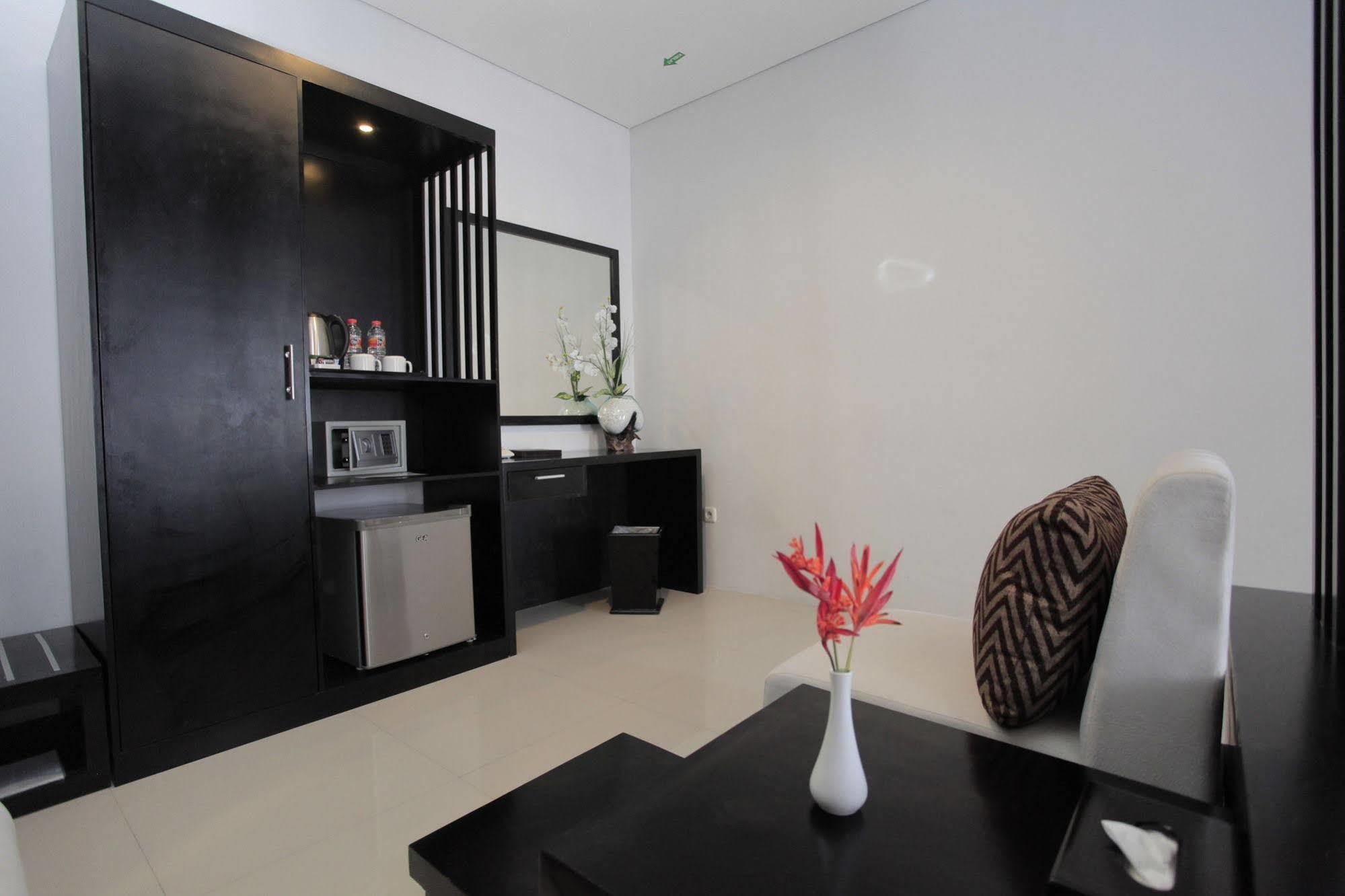 Prima Sr Hotel & Convention Yogyakarta Sleman  Buitenkant foto