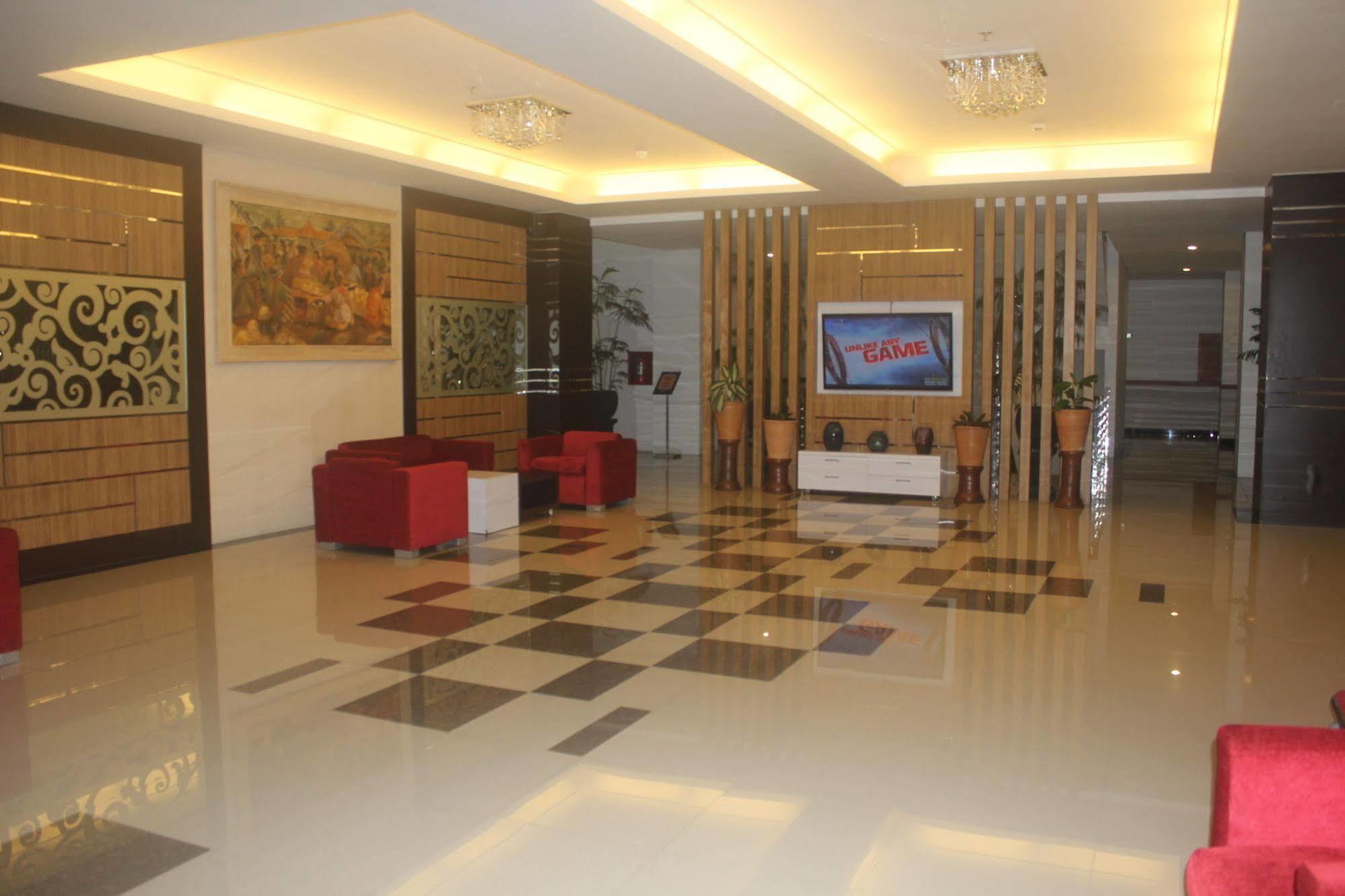 Prima Sr Hotel & Convention Yogyakarta Sleman  Buitenkant foto