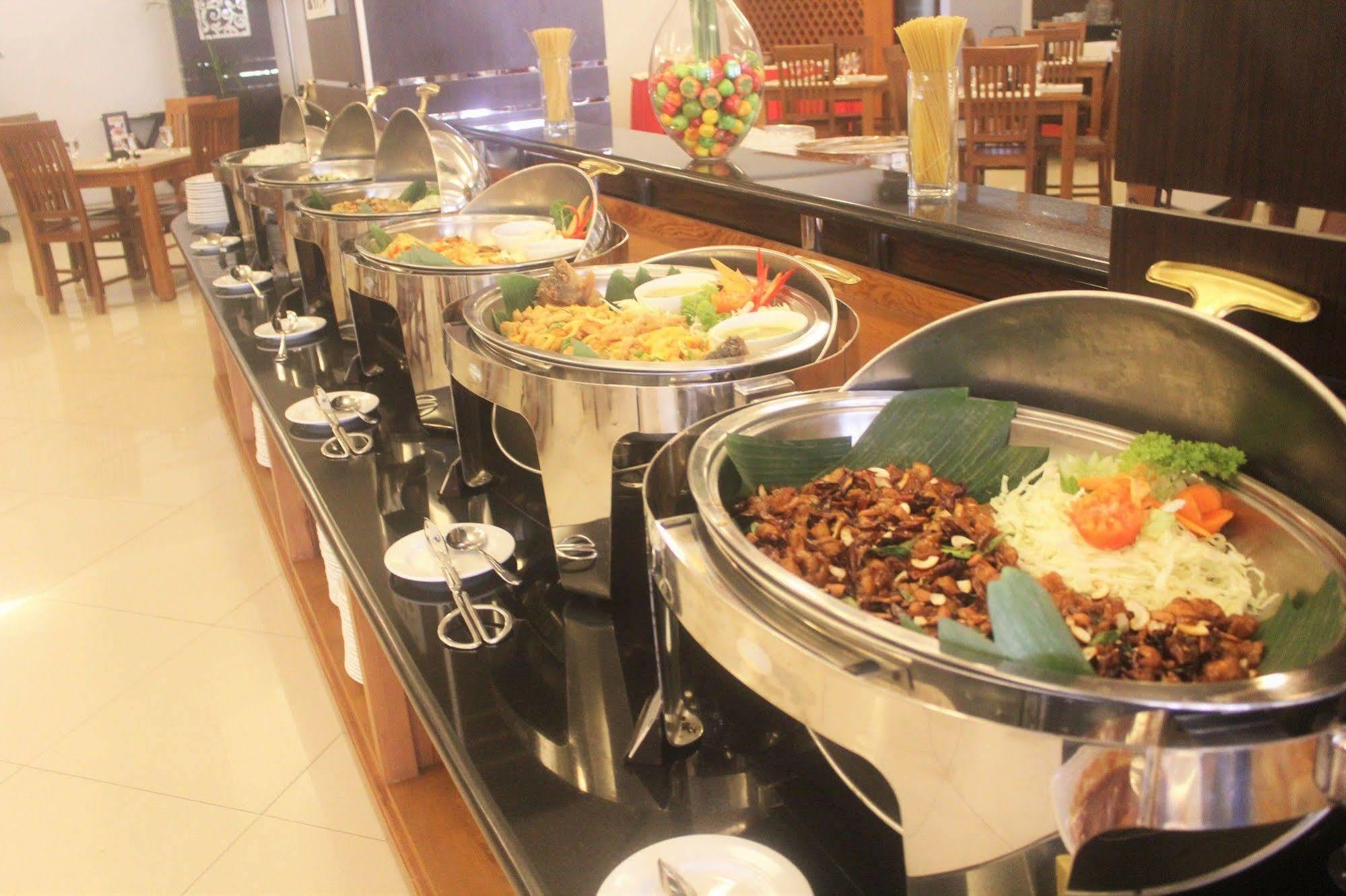 Prima Sr Hotel & Convention Yogyakarta Sleman  Buitenkant foto