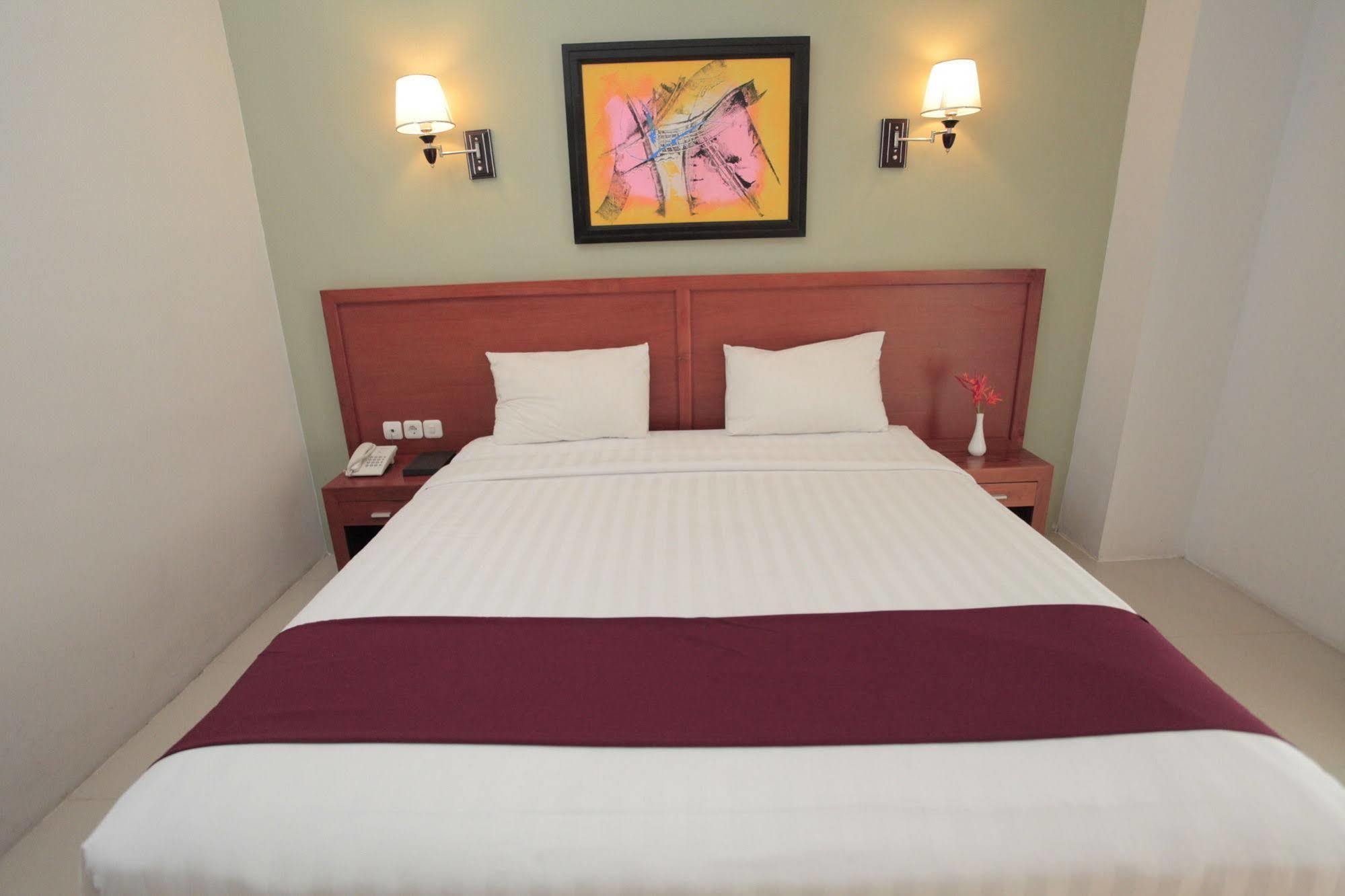 Prima Sr Hotel & Convention Yogyakarta Sleman  Buitenkant foto